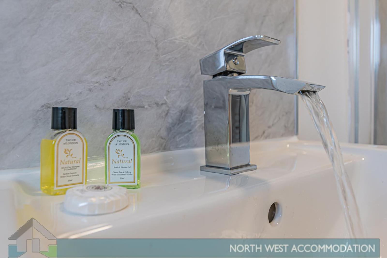 Wellfield Serviced Accommodation Warrington Ngoại thất bức ảnh